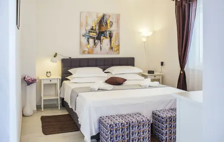 Luxury Home with Swimming Pool, Professional Tennis Court and Boccia Alley