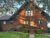 Family vacation or a crafting weekend in this quiet family home with lake views.