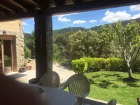 Charming house, with pool, porch and barbecue in the mountains
