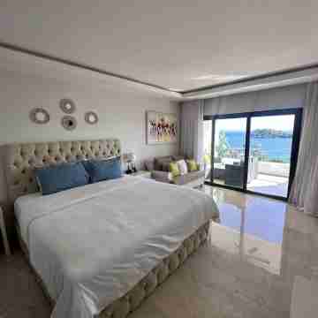 Beautiful 2 bedroom 3 bed  condominium with big balcony Rooms