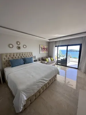 Beautiful 2 bedroom 3 bed  condominium with big balcony