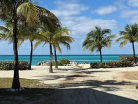 Luxury 3-Bedroom Condo in Bimini with Stunning Views & Modern Amenities Hotel a 
