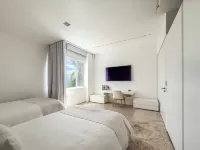 Viceroy Ocean View Apartment with hotel services