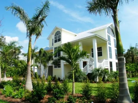 Luxury Home w/ Waterfall Pool/Hot Tub-Walk to Andy Rosse