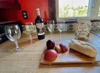 Spacious home w/riverview, minutes from state parks and ocean beaches, sleeps 11