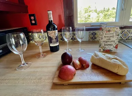 Spacious home w/riverview, minutes from state parks and ocean beaches, sleeps 11