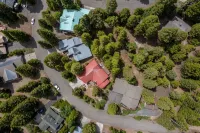 *NEW* Pine Grove Hideaway - family friendly only 1.5 Miles to the lake