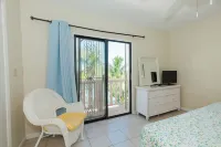 GREAT FISHING RIGHT OFF THE DOCK! KEY COLONY BEACH