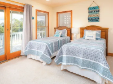 Salty Paws. Pet Friendly. Minutes to Beach. Horizon Ocean Views. Hotels in Corolla