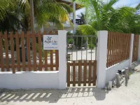 Coconut Palm Unit: Upscale condo with Caribbean Sea views