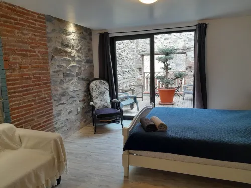 Stone loft panoramic mountain views