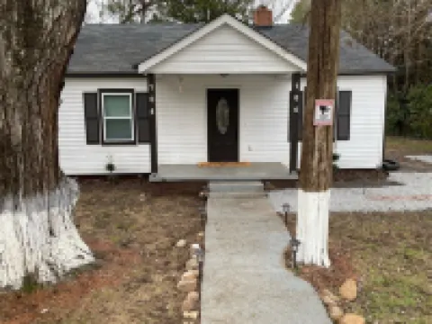 JackPotz BNB- Cozy Modern Bungalow, 5 min. to Two Kings and More!