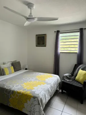 3 bedroom apartment with pool Hotels near Marina Port Royal