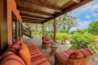 Coco Caye Villa, Private 2 bedroom Beachfront Villa, Balcony,Pool- Gold Standard