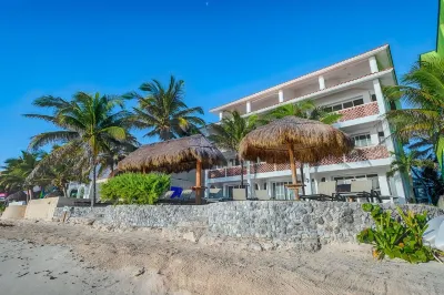 OCEAN FRONT! 2 bed/2 bath*GROUND FLOOR* a/c* MAID!