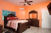 The Palms at Galina *Luxury Rental* Fully Staffed Hotels in Galina