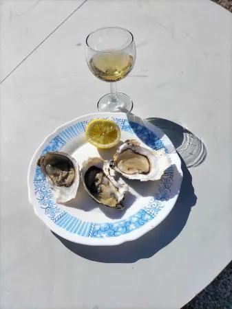 Quiet chalet in a residential leisure park near Marseillan Отели в г. Помероль