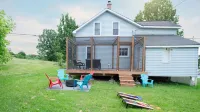 Fun Cottage for Friends and Family, Close by Lake, Fishing, Campfires, BBQ