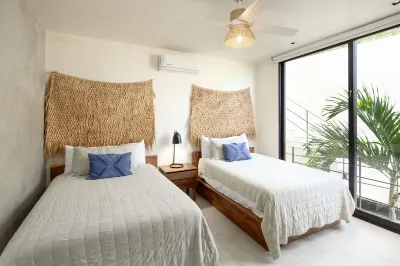 Casa Chloe - Beachfront Luxury Living Hotel di 