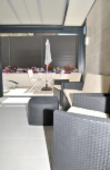 Charming furnished with jacuzzi 索容酒店