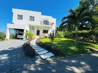Casa de Yolo, gated community in Roatan Coral Views Ocean views & Private Pool!