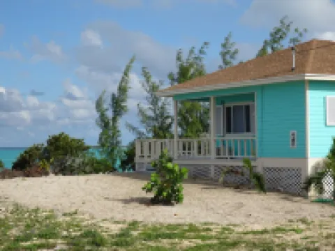 Cozy, new, beach cottage with a spectacular ocean view - Point of View Hotels in 