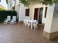 Beach House with Large Garden (Seaside Paradise Vasto) Hotele w: Vasto