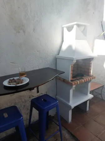 Casa Rural de Cuento El Patio con Piscina Отели в г. Benadalid