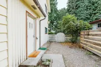 The Nook, a craftsman studio with everything you need