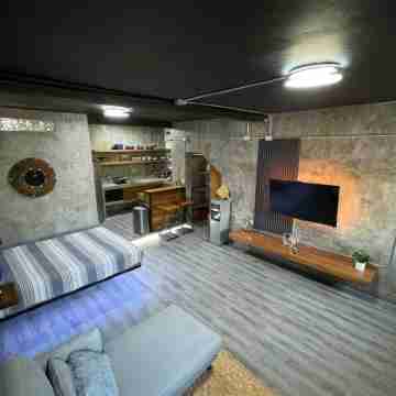 Cozy chic studio near the beach! Rooms