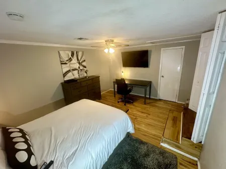 Brand new- just remodeled! Adjustable base beds! Close to Ft. Sill!High end Home