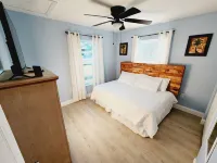 Relaxing Beach Home Only 3 Miles From Beach! Hotels near The National Navy UDT-SEAL Museum