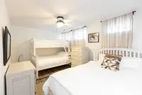 Gorgeous & Cozy Mountain View with Wood Stove! Ski / Hiking / Wi-Fi / Pool