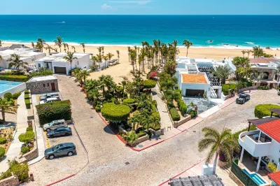 Steps to Beach: 4Br Luxe Villa+Pool+Maid+Concierge+Health Club+Spa Playa Pública Cabo San Lucas 주변 호텔
