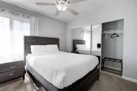Modern 4Bd Family Condo (10mins to Downtown)