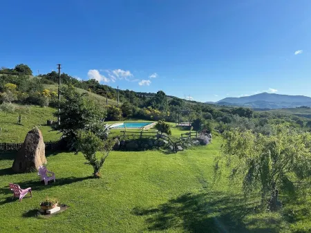 Splendid farmhouse in Val d'Orcia with private swimming pool and sauna