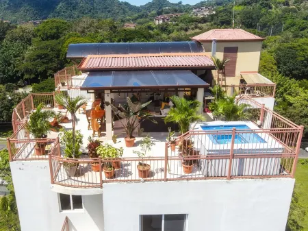 Herradura Beach Jaco Beach Penthouse with private Rooftop Terrace, amazing Views Отели рядом с достопримечательностью «Punta Leona»