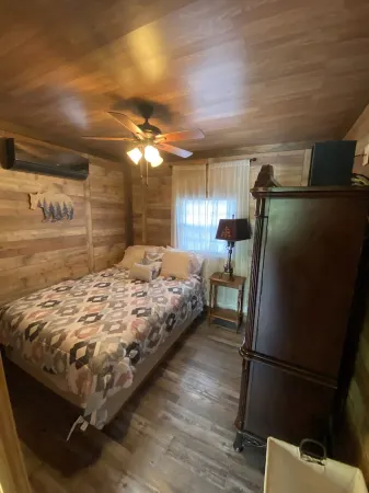 Relaxing waterfront cabin with a loft!