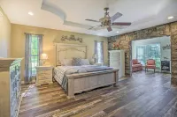 Fish, Kayak and More Lakefront Georgia Home - 3-Star