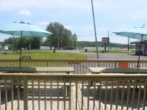 Lion Motel Hotels in Stormont, Dundas and Glengarry United Counties