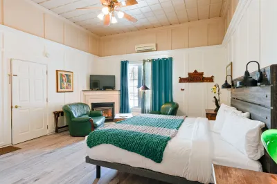 Hôtel-Auberge la Grande Maison et Spa فنادق في Petite-Riviere-Saint-Francois