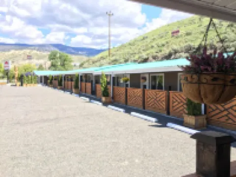 Sunset Motel Hotels in Cache Creek