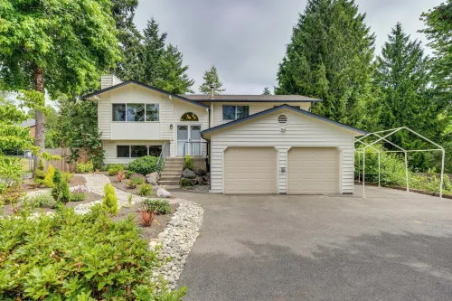 Kenmore Retreat w/ Shared Hot Tub - 1 Mi to Lake!