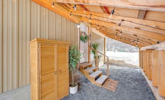 Hike, Fish & Boat: Waterfront Cabin in Ryegate!