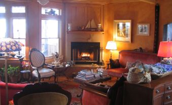 Cypress Moon Inn
