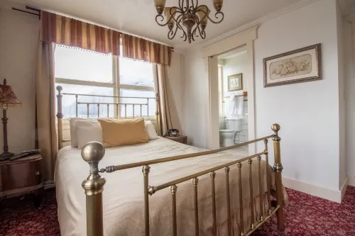 Van Gilder Hotel