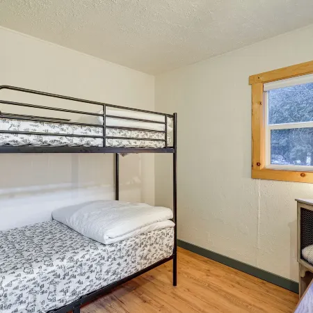 Mt Hood Forest Hideaway: Cabin 4 Mi to Village