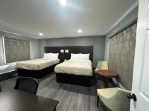 Time Travellers Motel Hotel di Petawawa