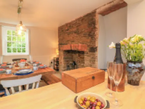Ellenor Hotels in Malborough