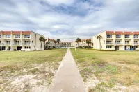St Augustine Poolside Oasis w/ Private Patio! - Lejligheder